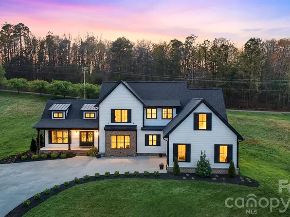 157 Franklin Ln, Taylorsville, NC 28681