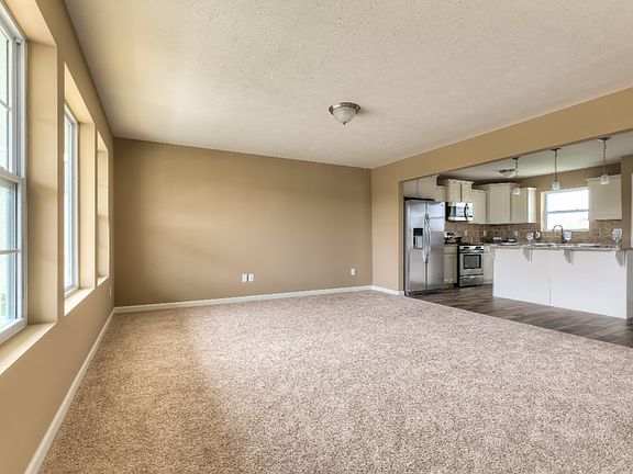 5th image of 465 E Summer Grove Dr