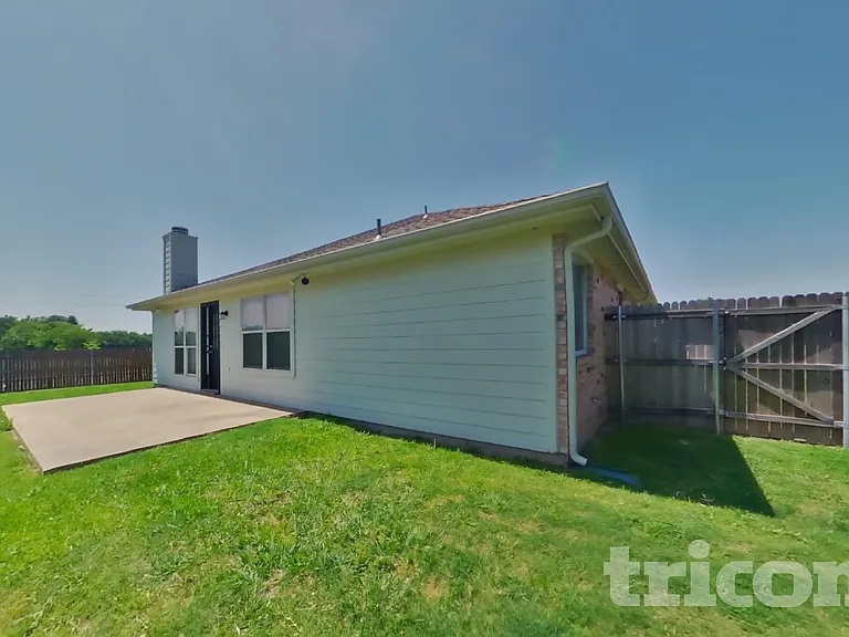 233 Amherst Dr — Photo 16