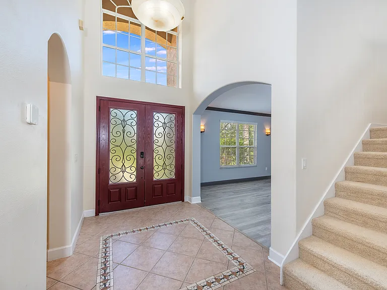 885 Chatsworth Dr — Photo 2