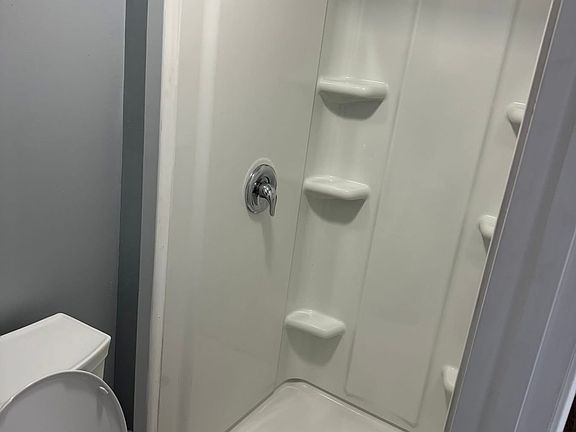 3rd image of 10 E Springfield Rd