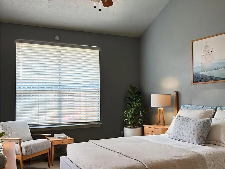 3523 Kings Mountain Dr — Photo 11