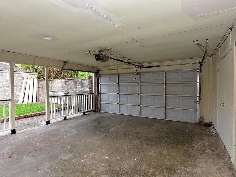 16222 Queensdale Dr — Photo 8