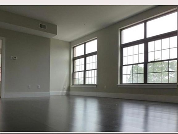 4th image of 154 W 2nd St Unit 303