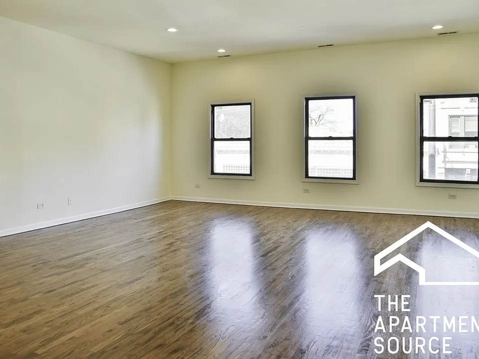2340 N Milwaukee Ave #2