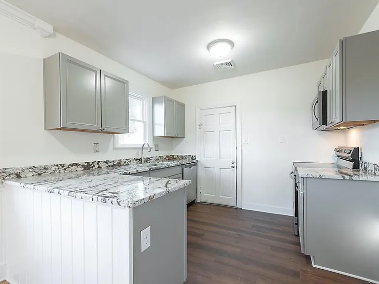 3610 Martin Ave — Photo 9