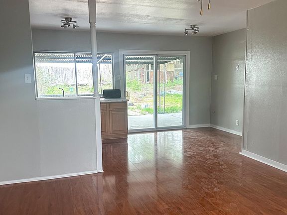 4th image of 7323 Walnut Valley Dr