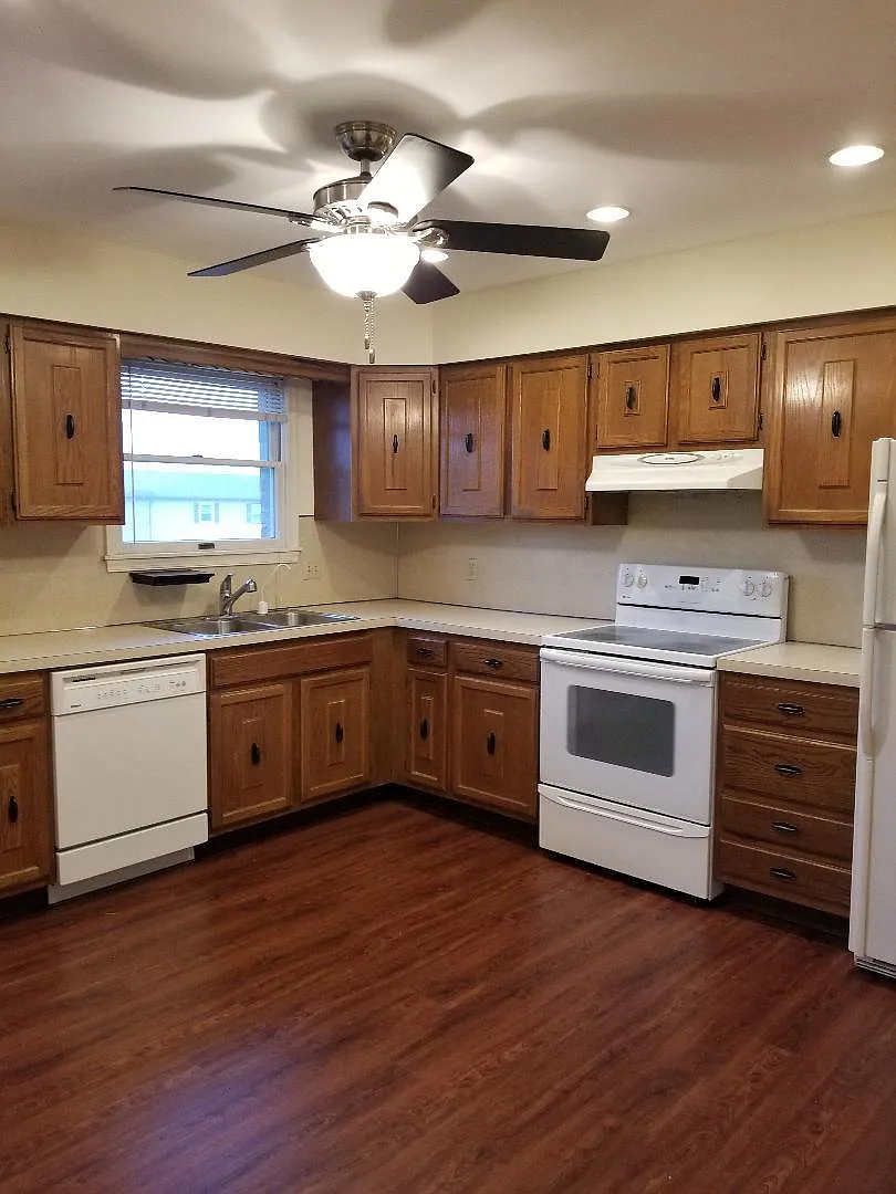 2 bed, 1.5 bath, 1022 sqft, $1,450 — Photo 2