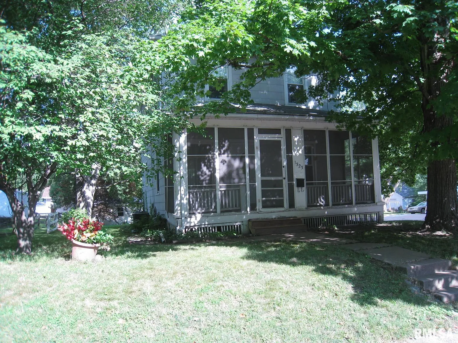 1323 26th St photo 1