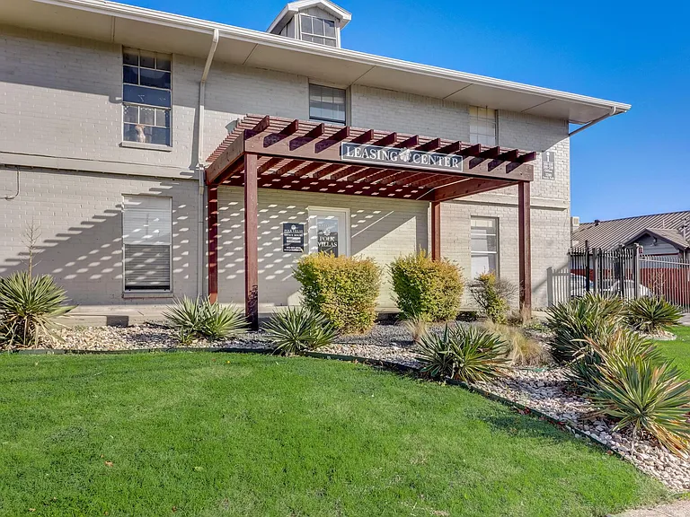 Polk Villas — Photo 35