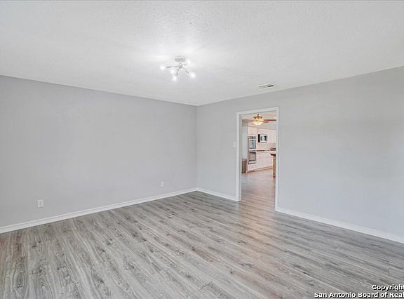 4th image of 2834 Low Oak St