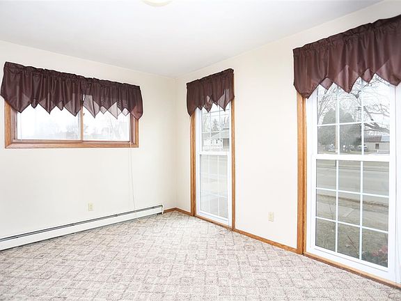 5th image of 226 S Nash St