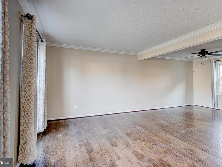 7925 Carriage Dr — Photo 5