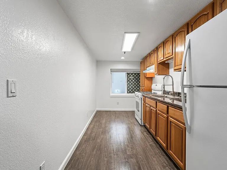 230 Guerrero St #B — Photo 5