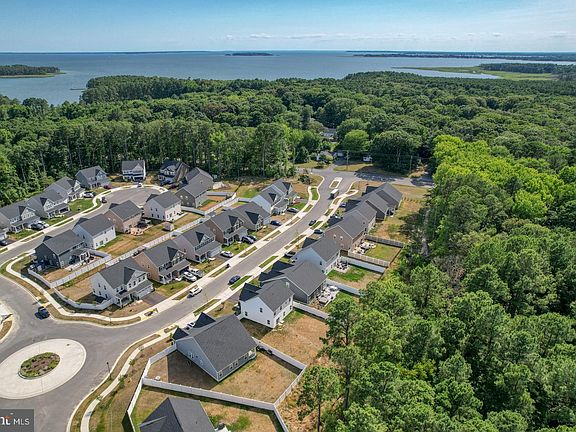 5th image of 133 Perrys Retreat Blvd