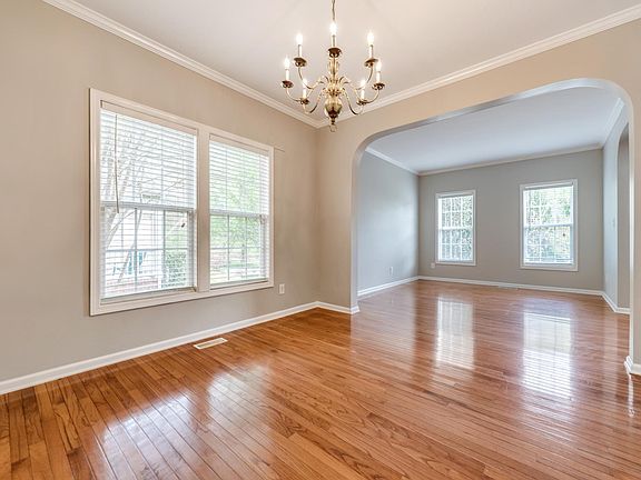 4th image of 5103 Belleflower Dr