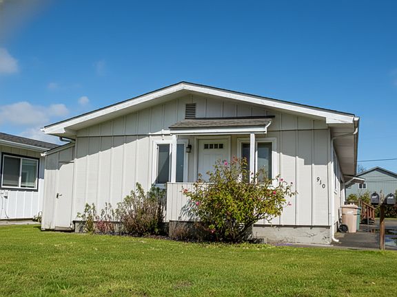 2nd image of 930 NW Sequoia Ave #0