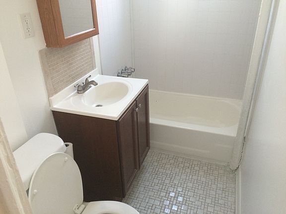3rd image of 3417 42nd St APT 1R