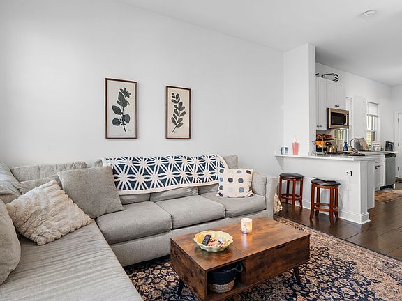 4th image of 2642 N Marshfield Ave #1F