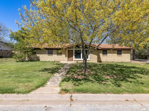 1310 N Lamb St, Bowie, TX 76230