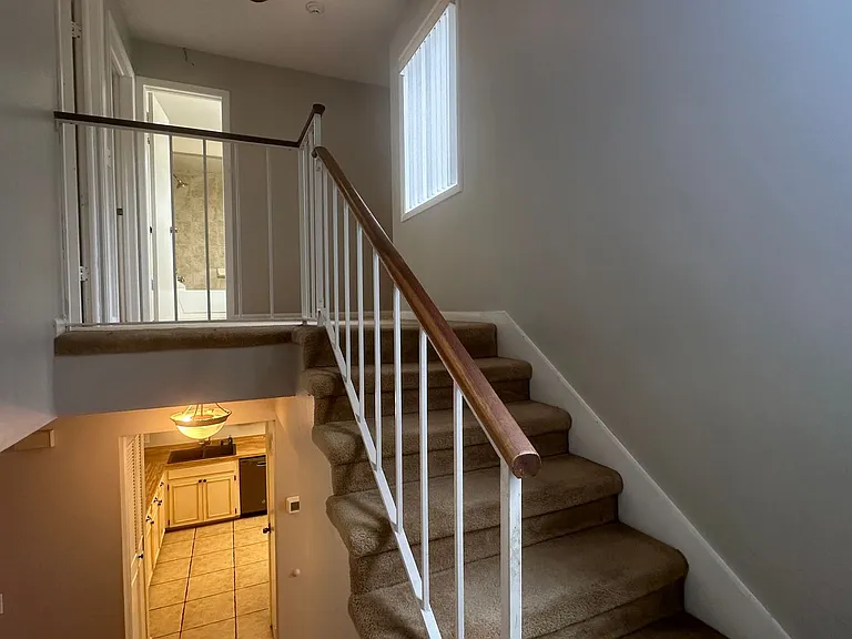 1532 N Carolwood Blvd — Photo 28