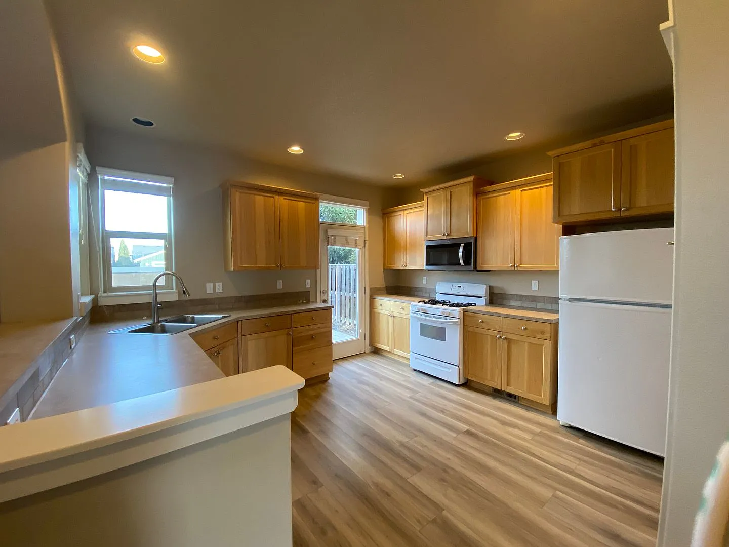 Light & bright home in Sun Meadow! — Photo 4