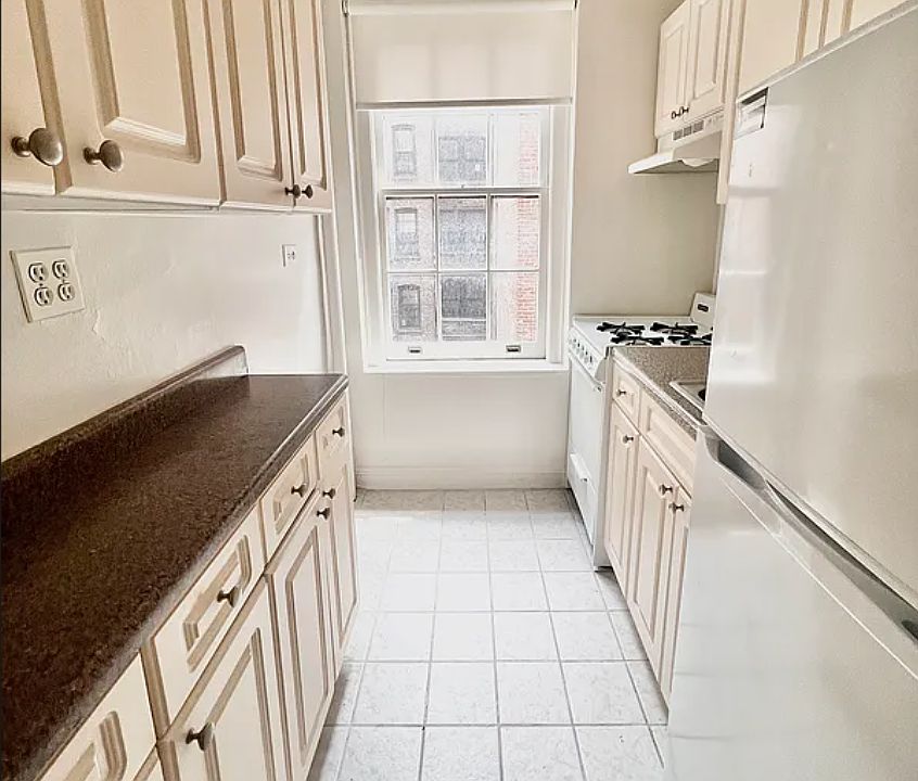 2nd image of 135 W 225th St APT K