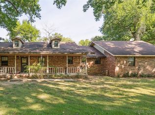 801 N Osage St, Chouteau, OK 74337