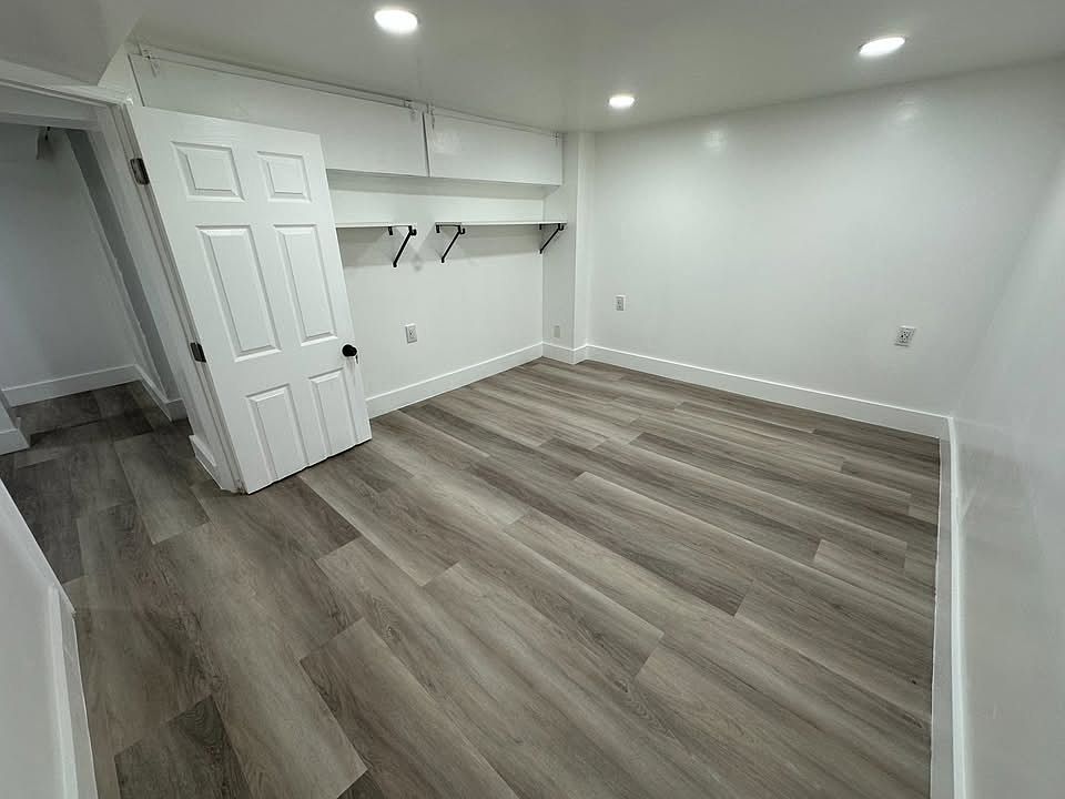 1st image of 16 Bellair Pl Floor Basement