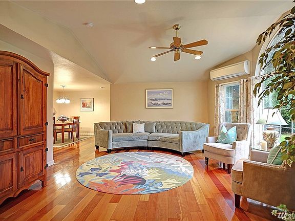 3rd image of 2810 Dogwood Ln