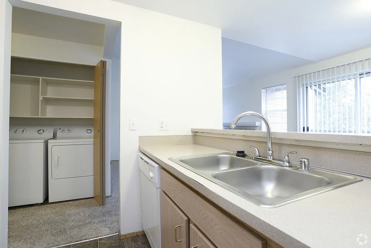North Creek Heights Apartments — Photo 4