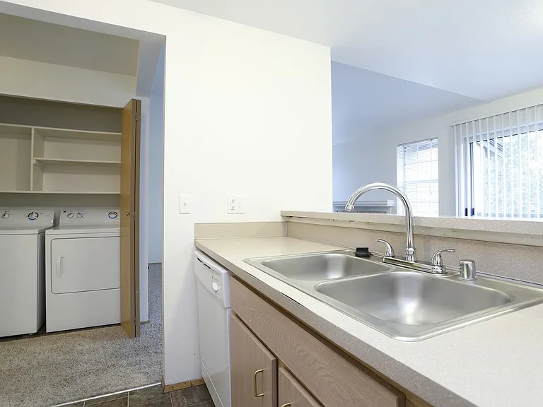 North Creek Heights Apartments — Photo 4
