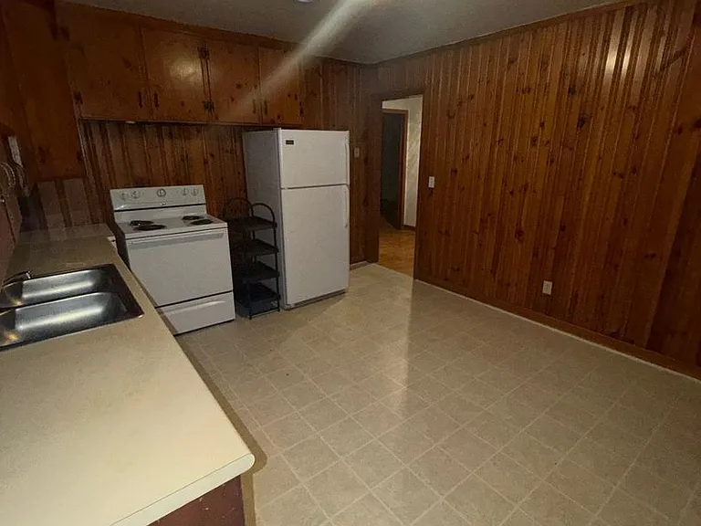1018 Montgomery St — Photo 7