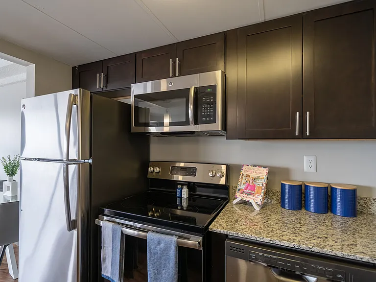 University Club Apartments — Photo 28