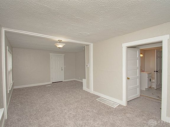 4th image of 102 N Elm St