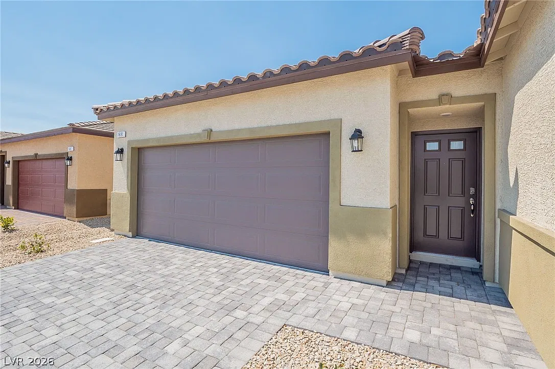 4 bed, 2.0 bath, 1824 sqft, $2,400 — Photo 4