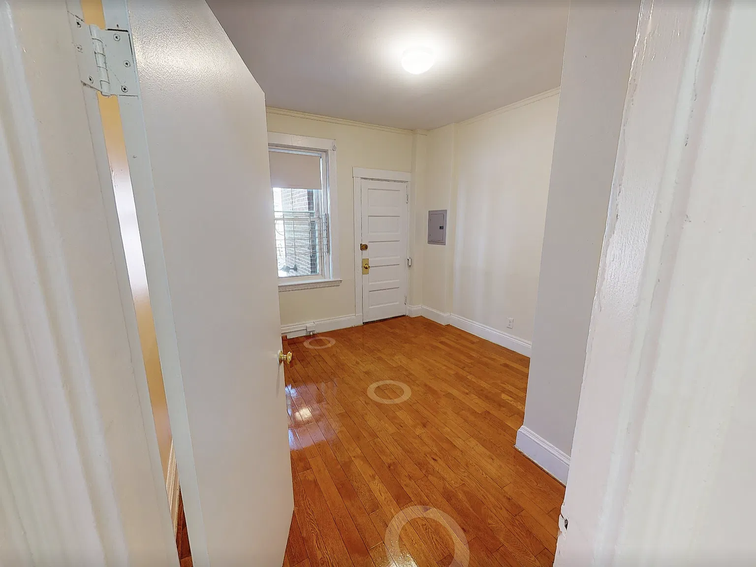 1 bed, 999 sqft, $2,150 — Photo 3