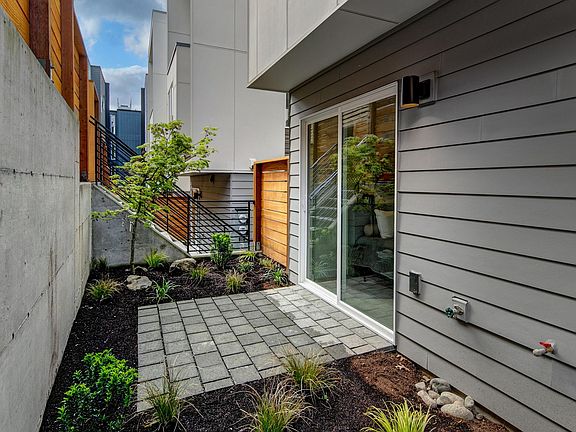 5th image of 4725 32nd Ave S #B