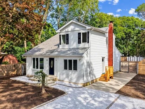 34 Pinelawn Avenue, Shirley, NY 11967
