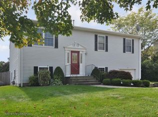 22 Hunters Crossing Dr, Coventry, RI 02816