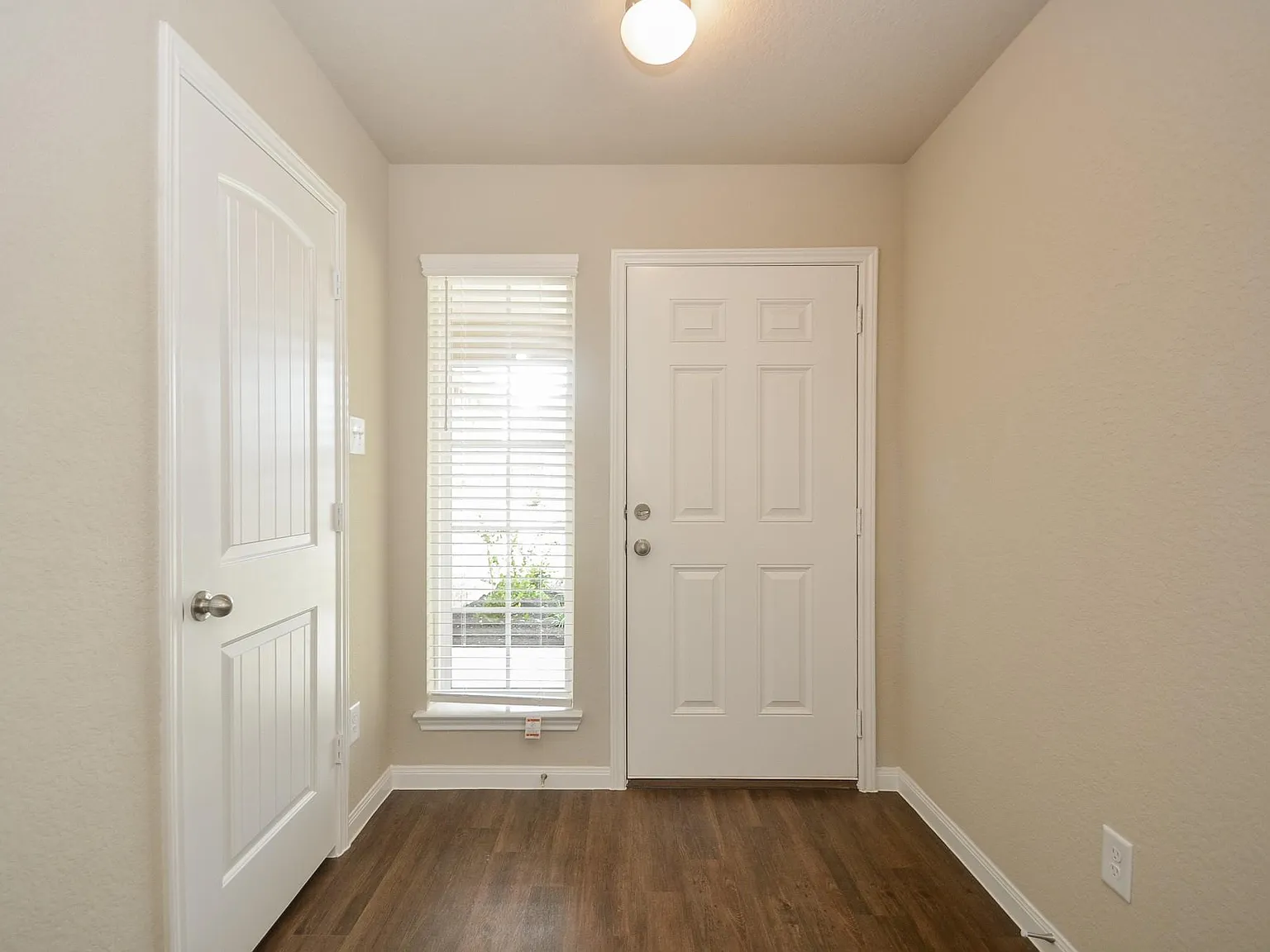 4 bed, 2.0 bath, 1538 sqft, $2,100 — Photo 2