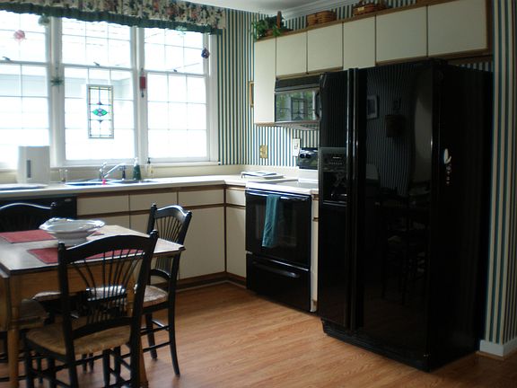 4th image of 9417 Aynhoe Ln