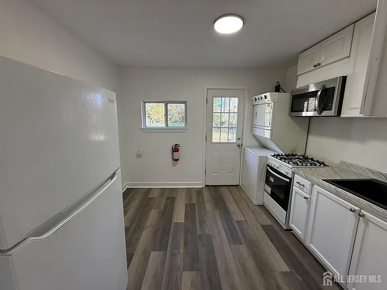 1060 Terrace Blvd — Photo 4