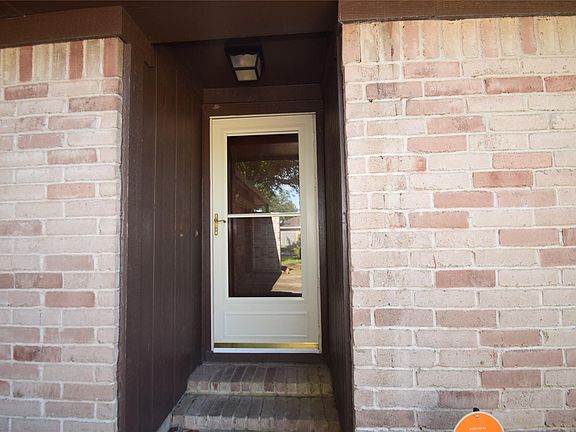 3rd image of 1909 Myrna Ln