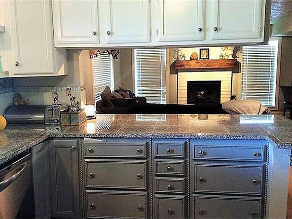4th image of 3856 Redbud Dr