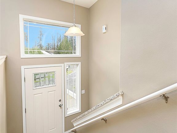 3rd image of 807 E Stanley Place