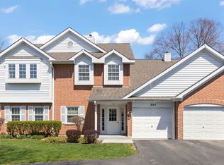 884 Quin Ct APT 201, Naperville, IL
