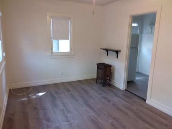 4th image of 111 & 1/2 E Pine St