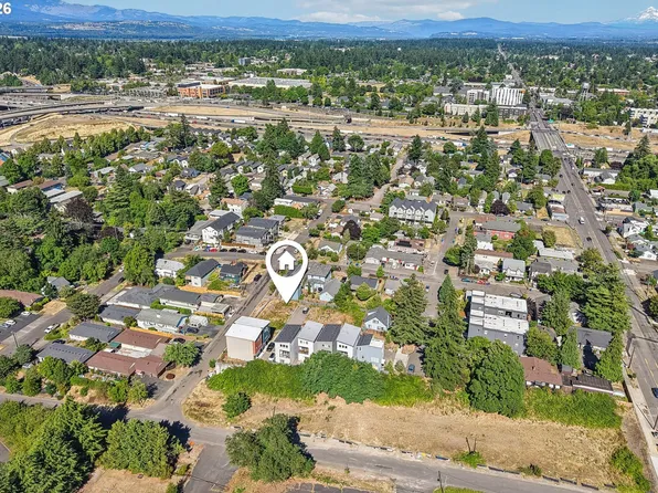 9033 NE Hoyt St, Portland, OR 97220