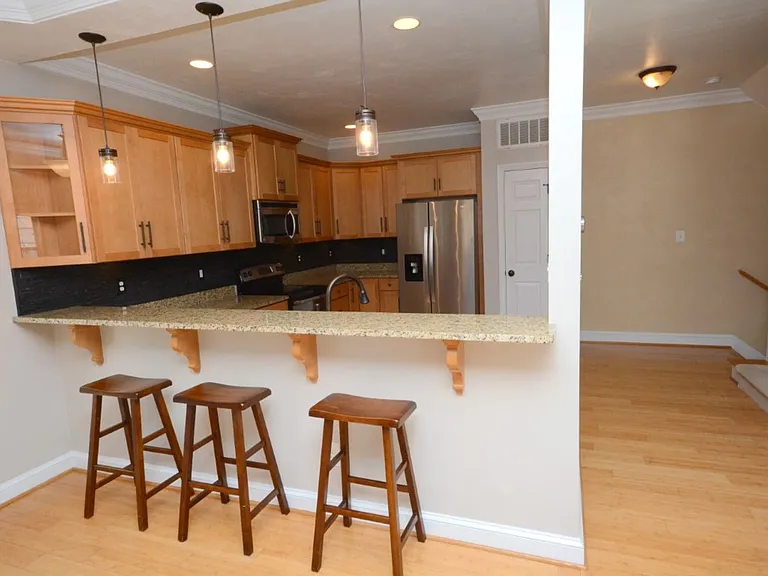 2216 E Berrie Cir — Photo 11